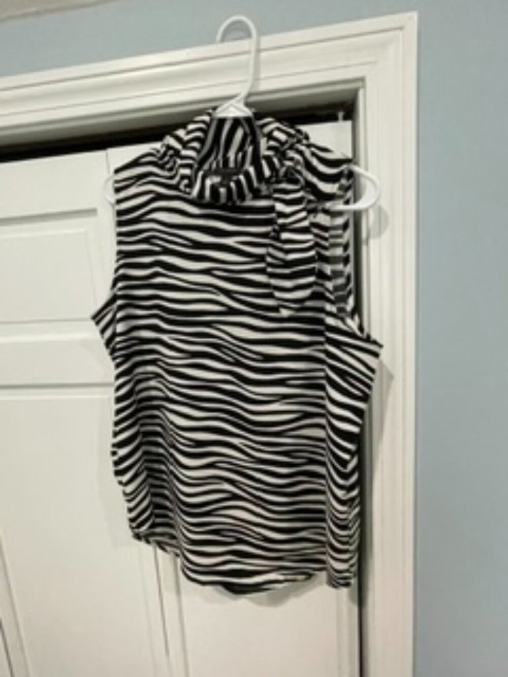 Ann Taylor sleeveless shell top